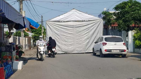 Hiệu trưởng dựng rạp giữa đường 3 ng&agrave;y l&agrave;m đ&aacute;m cưới cho con g&aacute;i