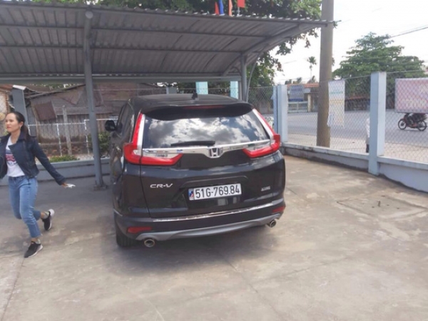 Nữ lái xe BKS TP HCM gây tai nạn ở Tiền Giang còn xưng là người nhà lãnh đạo