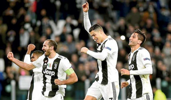 Huyền thoại Juventus chọn Ronaldo xuất sắc hơn Messi