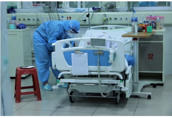Bệnh nhân Covid-19 từng 3 lần ngừng tuần hoàn hiện đã hồi tỉnh và nói chuyện.