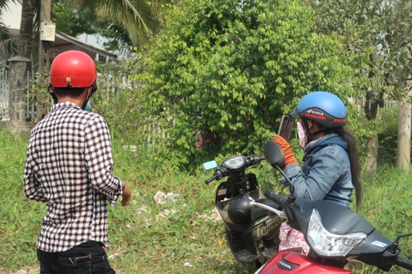 Solskjaer khuy&ecirc;n cầu thủ MU tập với vợ v&agrave; người y&ecirc;u