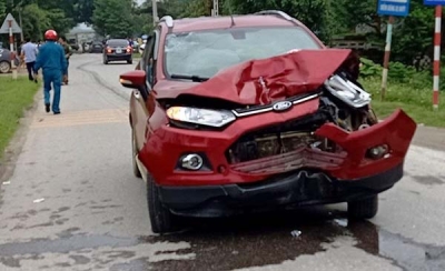 Thiếu u&yacute; cảnh s&aacute;t bị đ&igrave;nh chỉ c&ocirc;ng t&aacute;c v&igrave; l&aacute;i xe t&ocirc;ng chết hai phụ nữ