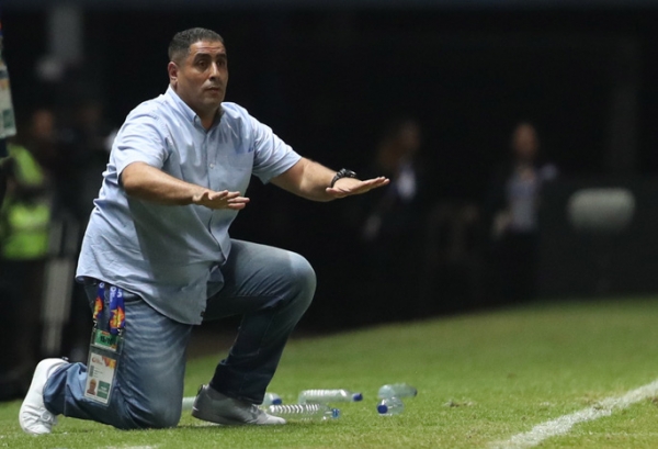 HLV Jordan n&oacute;i g&igrave; về việc "bắt tay" UAE loại U23 Việt Nam?