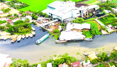 S&ocirc;ng C&aacute;i Lớn chuyển m&agrave;u đen kịt: Do NM m&iacute;a đường, cồn Long Mỹ Ph&aacute;t xả thải