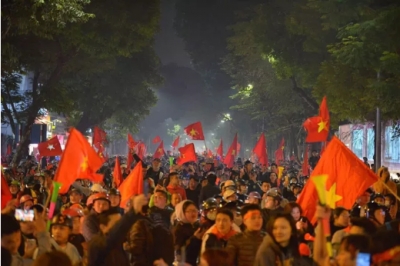 Biển người ra đường ăn mừng U22 Việt Nam v&ocirc; địch SEA Games 30