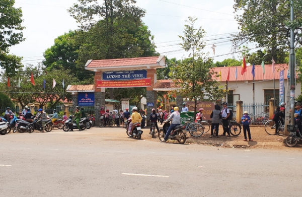 4 học sinh nam đ&aacute;nh 2 học sinh nữ: Sự việc kh&ocirc;ng vấn đề g&igrave;