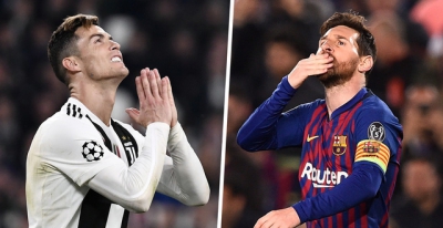 Messi đ&aacute;nh bại Ronaldo để trở th&agrave;nh cầu thủ vĩ đại nhất trong 25 năm qua