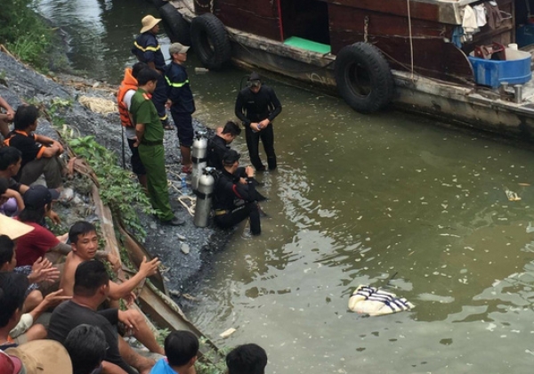 "Người nh&aacute;i" t&igrave;m thấy 2 thi thể học sinh tr&ecirc;n s&ocirc;ng Đồng Nai