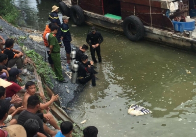 "Người nh&aacute;i" t&igrave;m thấy 2 thi thể học sinh tr&ecirc;n s&ocirc;ng Đồng Nai