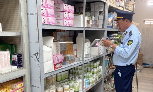 C&agrave; Mau: Ph&aacute;t hiện hộ kinh doanh hơn 4.000 sản phẩm mỹ phẩm giả