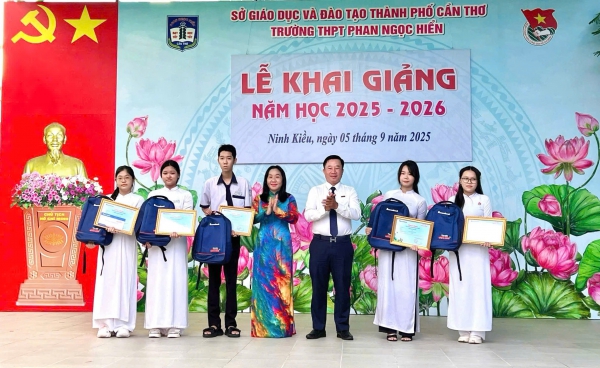 Sacombank triển khai học bổng “ươm mầm cho những ước mơ” 2025
