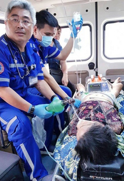 Cụ b&agrave; 80 tuổi ngưng tim, ngưng thở v&igrave; ăn b&uacute;n bị sặc