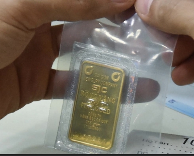 Thị trường vàng có diễn biến lạ sau quyết định xóa độc quyền vàng miếng SJC
