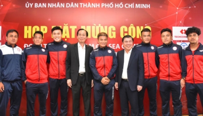 B&ugrave;i Tiến Dũng mong ra s&acirc;n c&ugrave;ng C&ocirc;ng Phượng