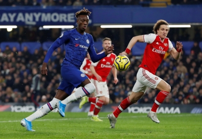 Thẻ đỏ "cố nh&acirc;n", rượt đuổi tỉ số đi&ecirc;n rồ tại Stamford Bridge