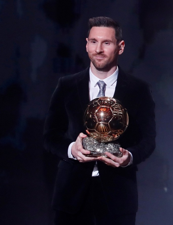 Lionel Messi lưu danh lịch sử với "Quả b&oacute;ng v&agrave;ng" thứ 6