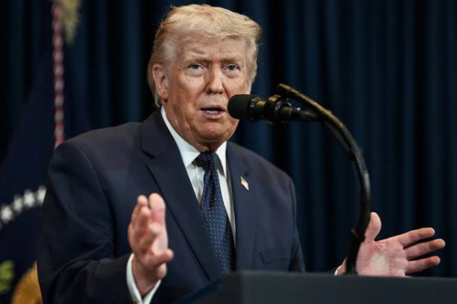 &Ocirc;ng Donald Trump n&oacute;i &ldquo;gần như kh&ocirc;ng c&ograve;n g&igrave; nhắm bắn ở Iran&rdquo;; FBI cảnh b&aacute;o California