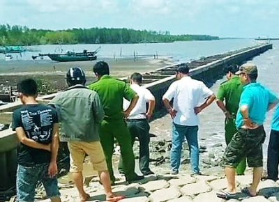 Ph&aacute;t hiện thi thể kh&ocirc;ng c&ograve;n nguy&ecirc;n vẹn tr&ocirc;i dạt v&agrave;o bờ biển