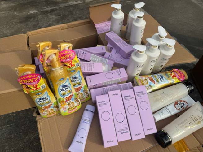 Bu&ocirc;n 25 tấn mỹ phẩm giả từ Trung Quốc, b&aacute;n qua Facebook v&agrave; Shopee thu lợi h&agrave;ng chục tỉ đồng
