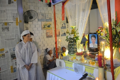 Truy tặng Huy hiệu Tuổi trẻ dũng cảm cho thanh ni&ecirc;n hy sinh cứu 2 sinh vi&ecirc;n đuối nước