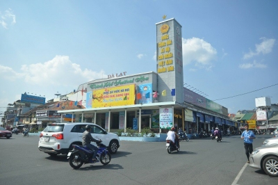 Cận cảnh rạp chiếu phim Ho&agrave; B&igrave;nh của TP.Đ&agrave; Lạt sắp bị "xo&aacute; sổ"