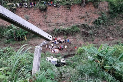 Xe 7 chỗ lao xuống vực ở L&agrave;o Cai, một người chết