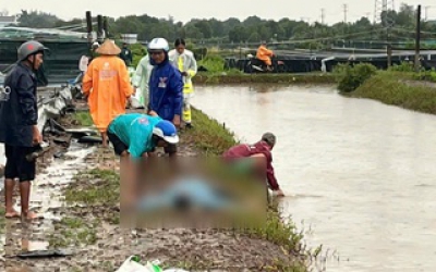 Hai người đ&agrave;n &ocirc;ng bị s&eacute;t đ&aacute;nh chết tại ao t&ocirc;m