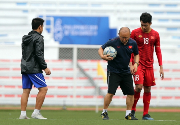 Đối ph&oacute; Indonesia, thầy Park dạy học tr&ograve; nghệ thuật "hắc &aacute;m"