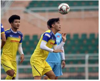 U23 Việt Nam chiến đấu v&igrave; m&agrave;u cờ sắc &aacute;o
