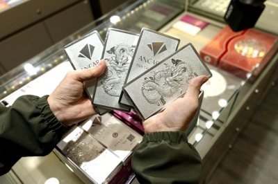 Gi&aacute; bạc h&ocirc;m nay 19-3: Thủng mốc 3 triệu đồng/lượng