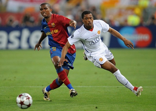 300 cầu thủ Barcelona nhận lương trọn đời nhờ si&ecirc;u phẩm của Messi