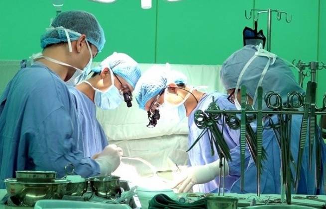 Cứu nam thanh ni&ecirc;n bị thương ch&iacute; mạng từ "cửa tử"