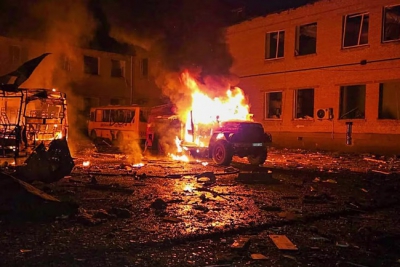 Tổng thống Ukraine bất ngờ tới “chảo lửa”, Nga cảnh báo &quot;đáp trả tương xứng&quot;