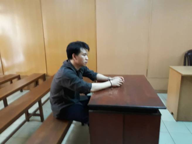 V&agrave;o trại giam trốn&hellip; truy n&atilde;