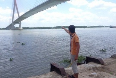 C&ocirc;ng an đang l&agrave;m r&otilde; vụ "b&agrave; l&atilde;o bị cướp v&eacute; số, nhảy cầu Cần Thơ tự vẫn"