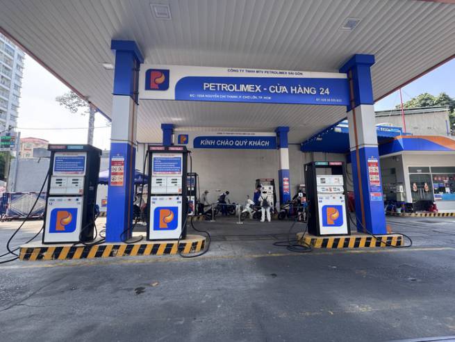 V&igrave; sao c&aacute;c nước xả kho, gi&aacute; dầu thế giới vẫn tăng cao?