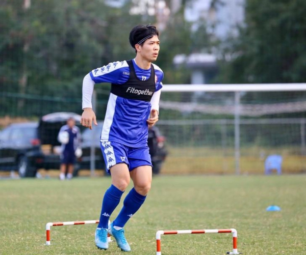 C&aacute;c đội b&oacute;ng Việt Nam 'giải t&aacute;n' sau lệnh cấm tập trung tr&ecirc;n 20 người