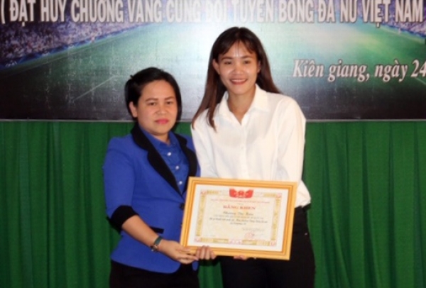 Ki&ecirc;n Giang vinh danh nữ trung vệ quả cảm Chương Thị Kiều