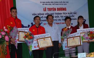 Cần Thơ khen thưởng c&aacute;c VĐV đoạt huy chương tại SEA Games 30 v&agrave; Giải v&ocirc; địch Thể h&igrave;nh - Physique thế giới lần thứ 11 năm 2019