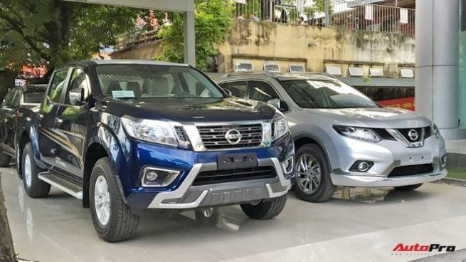 Vừa mở b&aacute;n trở lại, Nissan Navara 2018 đ&atilde; giảm gi&aacute; để h&uacute;t kh&aacute;ch