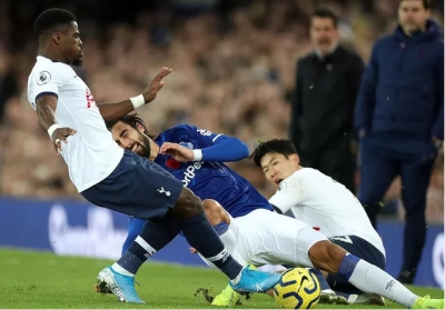 FA "bẻ c&ograve;i" trọng t&agrave;i Atkinson, Son Heung-min tho&aacute;t &aacute;n treo gi&ograve; 3 trận