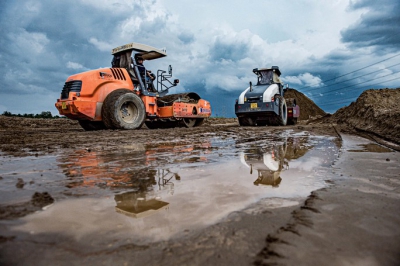 Hối hả tr&ecirc;n c&ocirc;ng trường cao tốc Mỹ Thuận - Cần Thơ