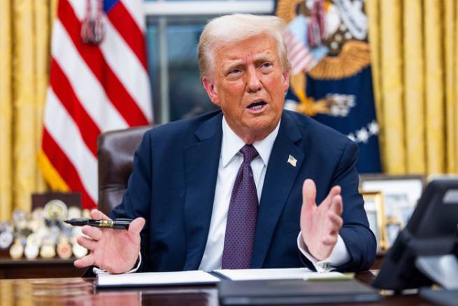 &Ocirc;ng Donald Trump tuy&ecirc;n bố &ldquo;hạm đội khổng lồ&rdquo; đang đến, ra tối hậu thư cho Iran