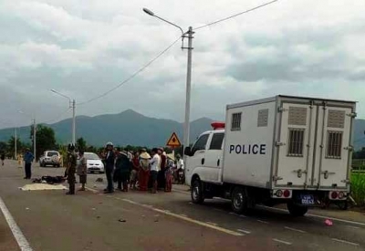 &Ocirc;t&ocirc; biển xanh va chạm xe đạp điện khiến 2 mẹ con chết thảm