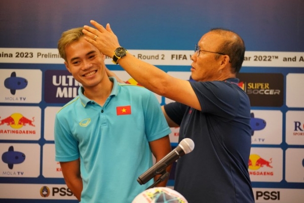 Văn To&agrave;n n&oacute;i g&igrave; trong lần đầu ti&ecirc;n dự họp b&aacute;o?