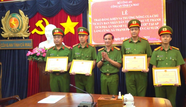 Vụ thảm án ở Cà Mau: Khen thưởng vì phá án nhanh