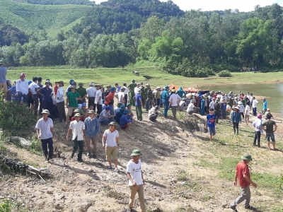 Vụ 5 học sinh đuối nước: "Khi vớt l&ecirc;n cả 5 em trong tư thế &ocirc;m nhau"