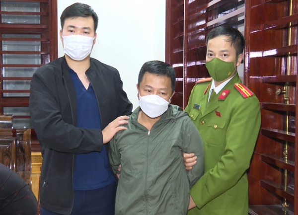Bắt kẻ cầm đầu đường dây đánh bạc tiền tỉ, trữ nhiều súng đạn trong nhà