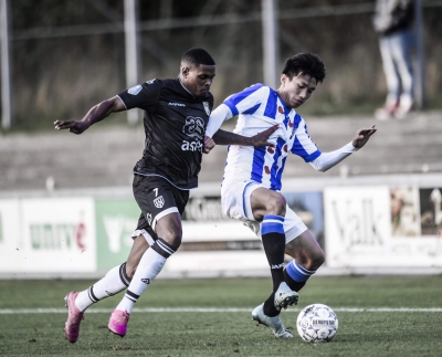 Heerenveen c&acirc;n nhắc 3 ng&agrave;y chốt tương lai của Văn Hậu