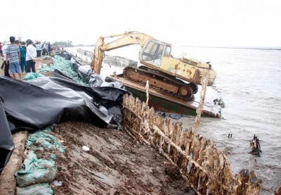 Tan hoang v&igrave; sạt lở, vỡ đ&ecirc;